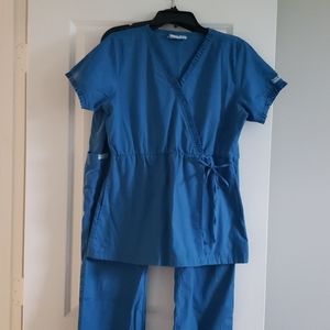 Scrub set